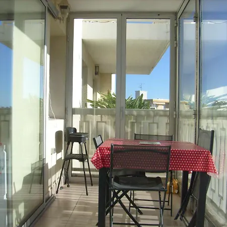 Type T1 Avec Parking Et Cave à 600 M De La Fréjus