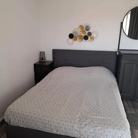 Type T1 Avec Parking Et Cave à 600 M De La