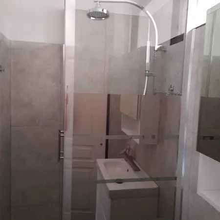 Apartment Type T1 Avec Parking Et Cave A 600 M De La