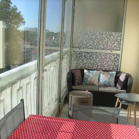 Type T1 Avec Parking Et Cave A 600 M De La Apartment *